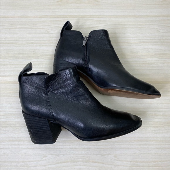 Vionic Black leather square toe Lyssa ankle Chelsea boots size 7.5 - Picture 12 of 13